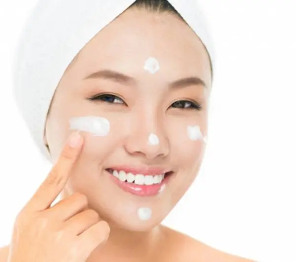 Chăm sóc da sau vi kim tảo biển 3 dung kem duong am toan than the nao dung 1